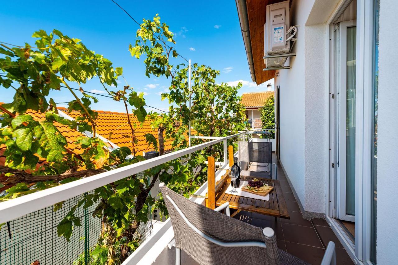 Apartment Maia Lena For Family Jasenice  Buitenkant foto