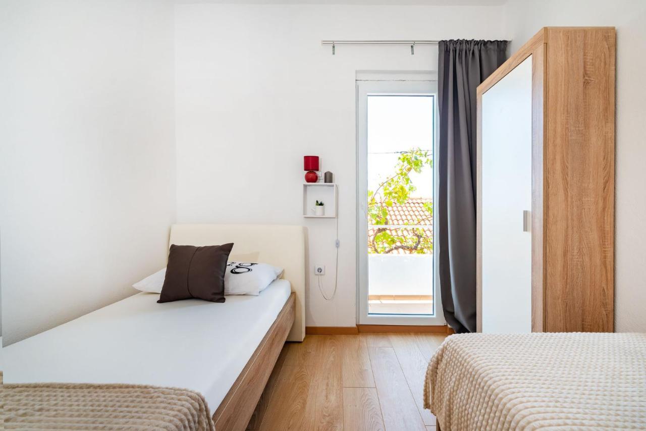 Apartment Maia Lena For Family Jasenice  Buitenkant foto