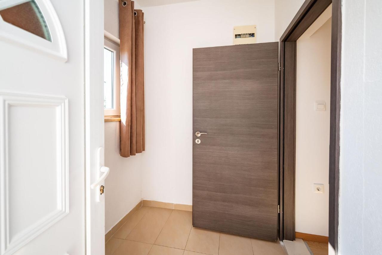 Apartment Maia Lena For Family Jasenice  Buitenkant foto