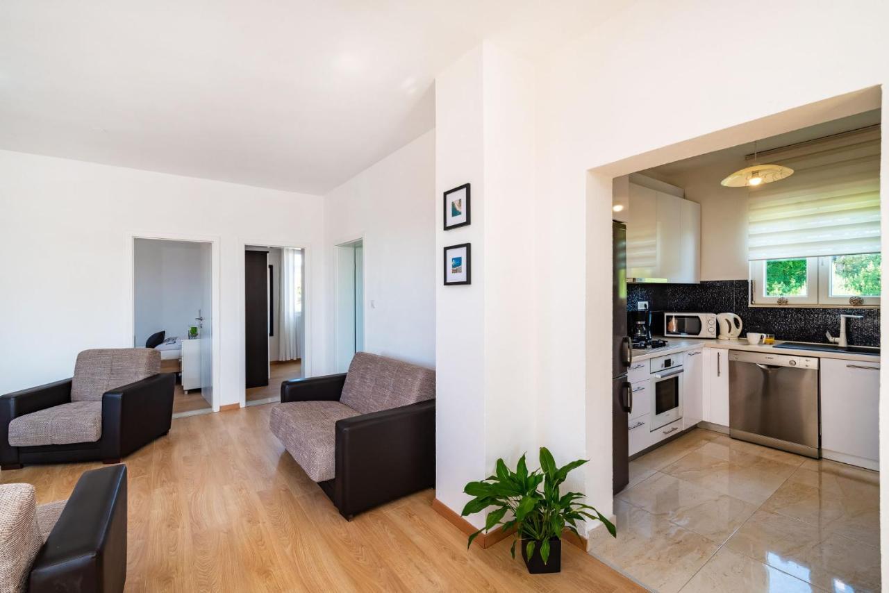 Apartment Maia Lena For Family Jasenice  Buitenkant foto