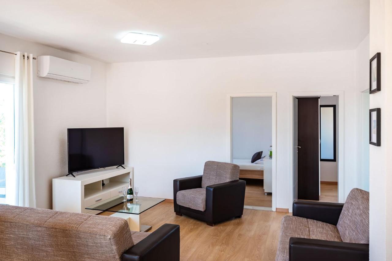 Apartment Maia Lena For Family Jasenice  Buitenkant foto