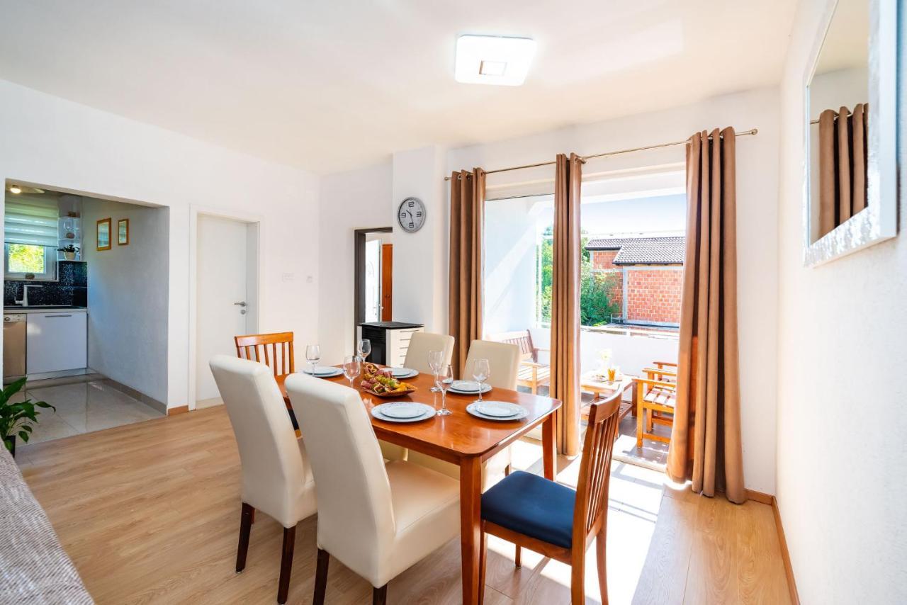 Apartment Maia Lena For Family Jasenice  Buitenkant foto